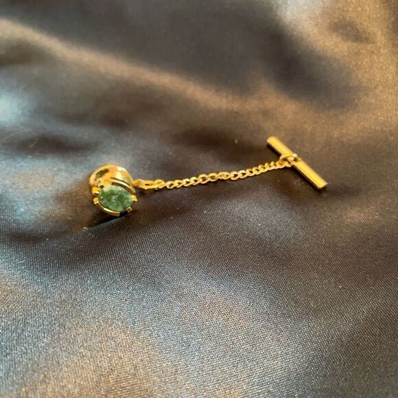 Gold Tone Tie/Scarf Pin with Green Stone - Picture 1 of 6